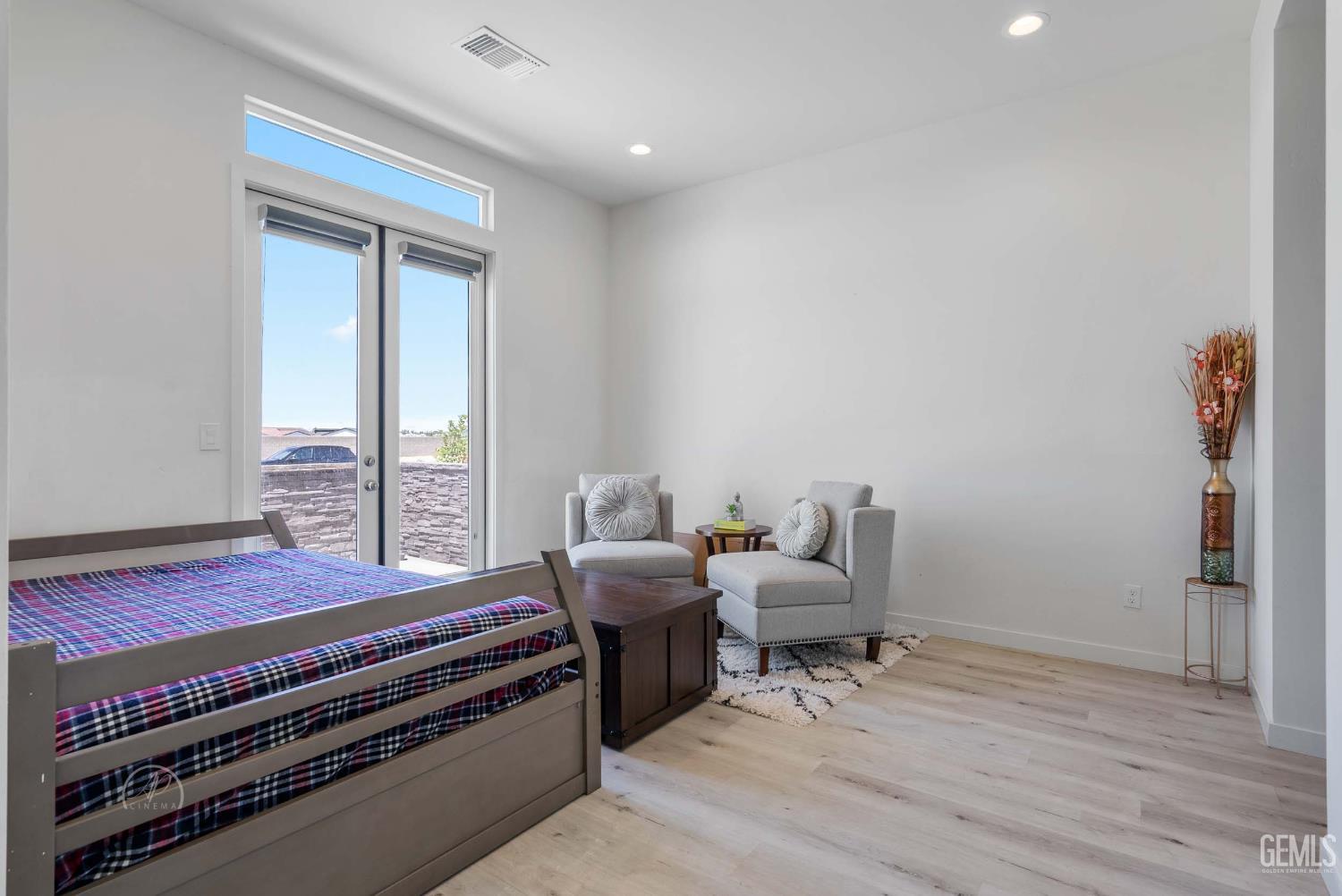 1215 Brookline Lane