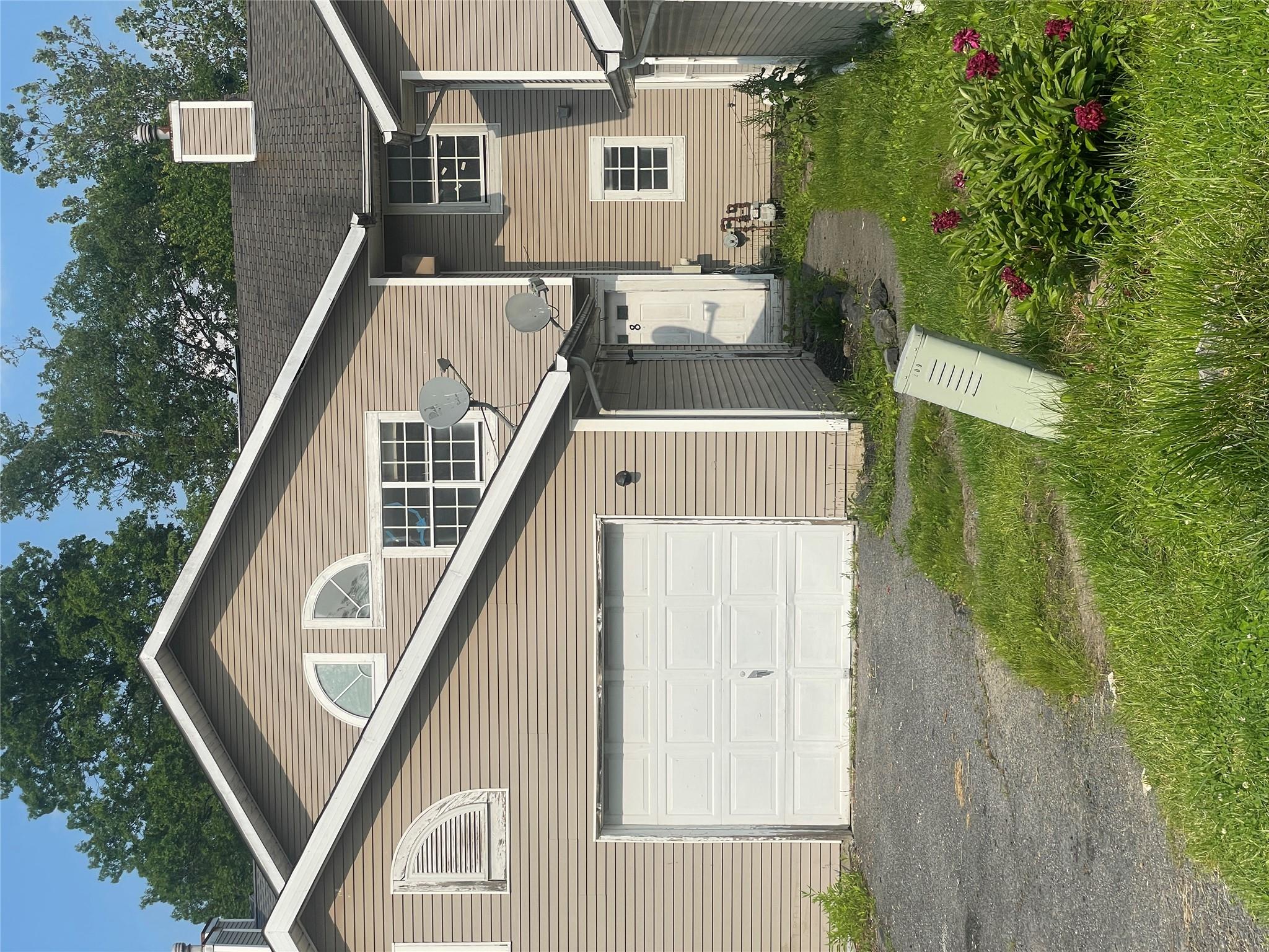 8 Brookside Drive W