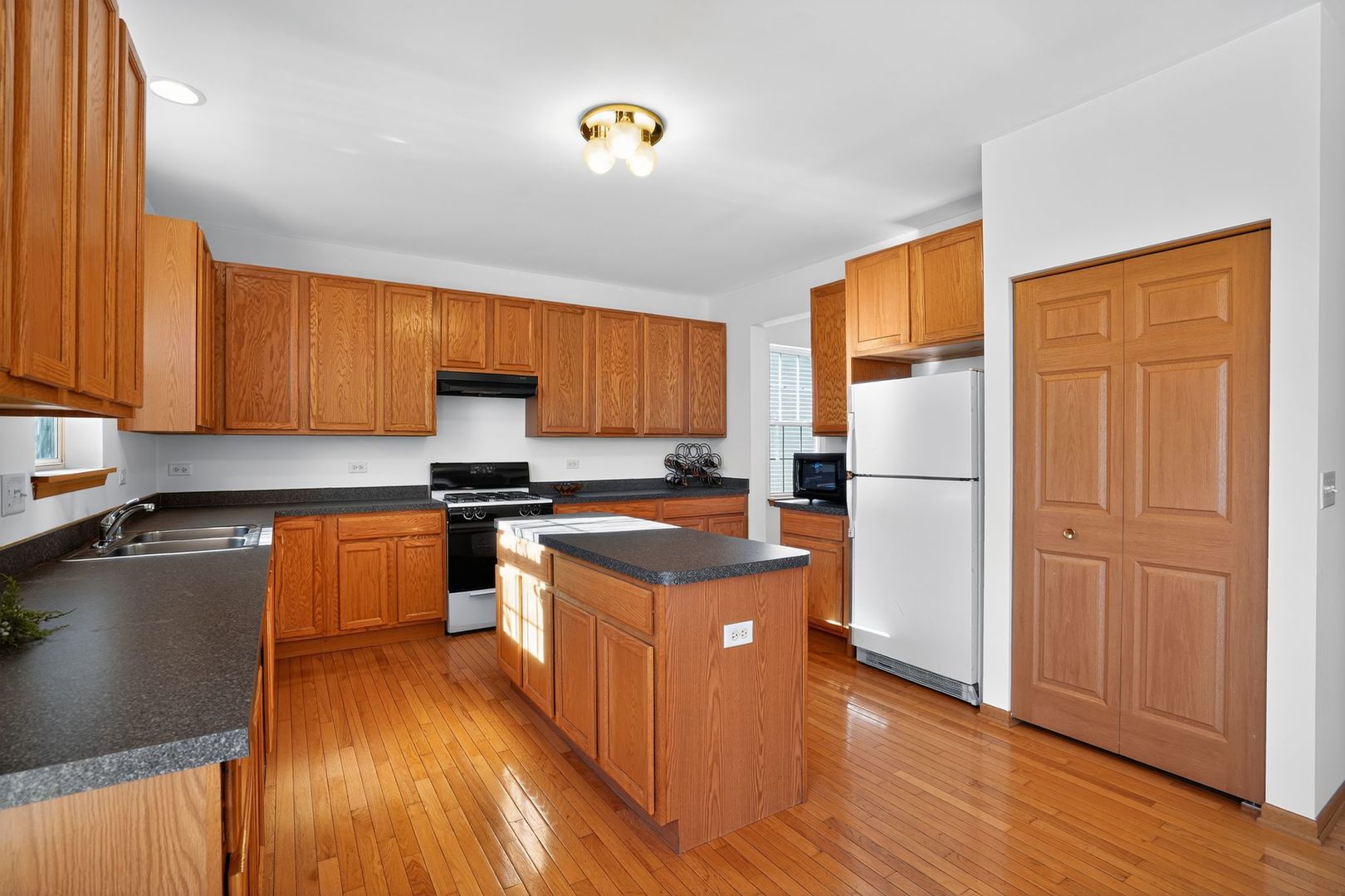 2722 Moraine Valley Road