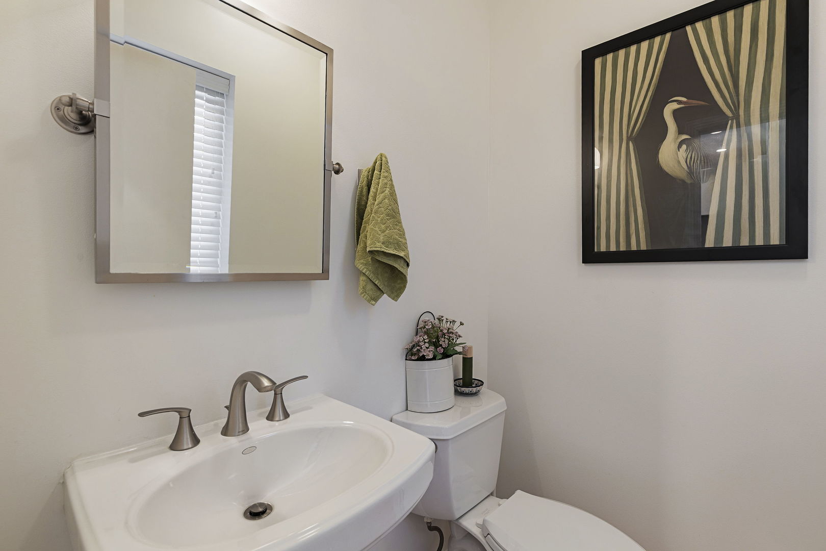 1830 N Winchester Avenue Unit: 105