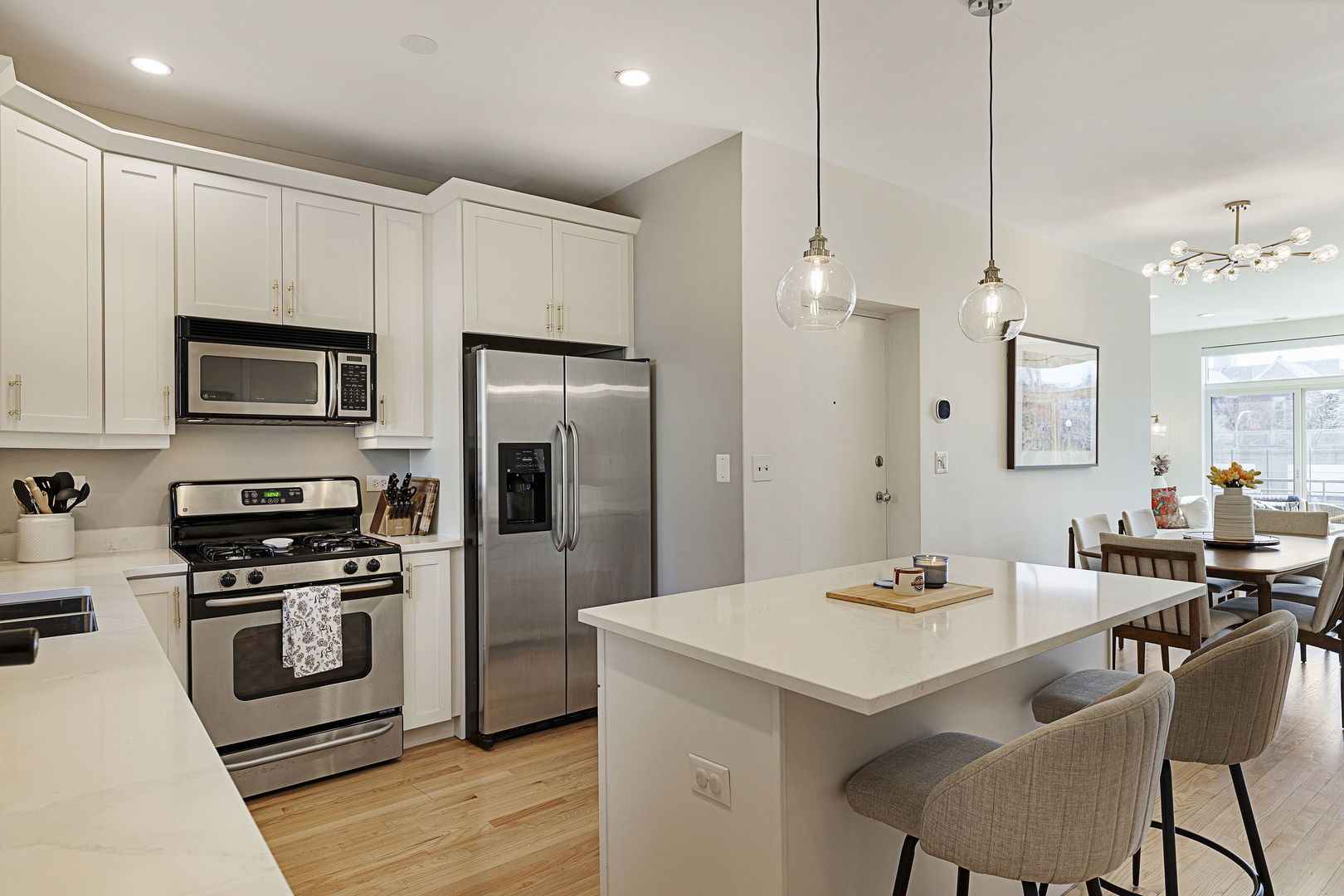 1830 N Winchester Avenue Unit: 105