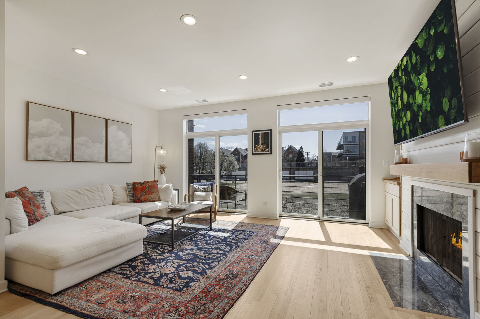 1830 N Winchester Avenue Unit: 105