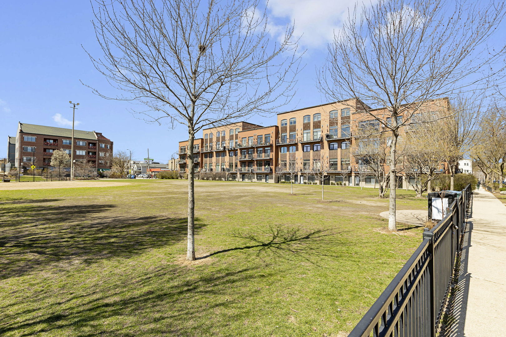 1830 N Winchester Avenue Unit: 105