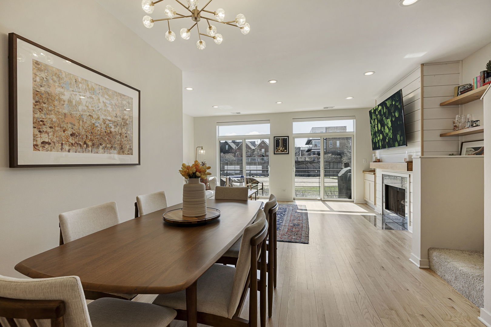 1830 N Winchester Avenue Unit: 105