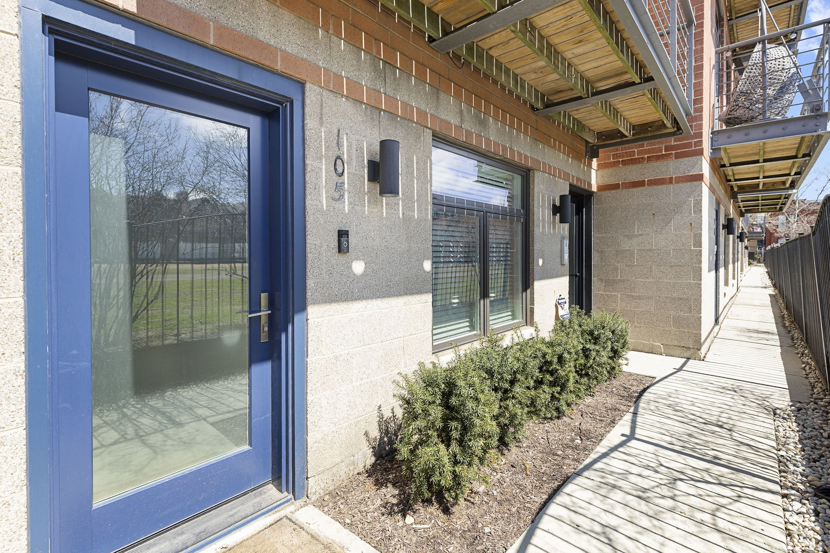 1830 N Winchester Avenue Unit: 105