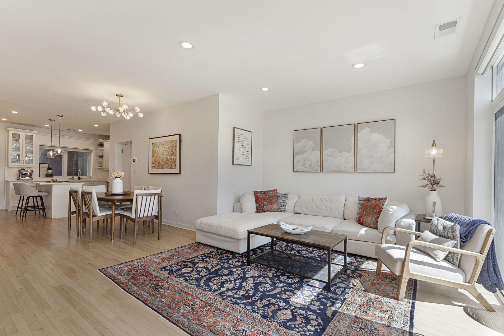 1830 N Winchester Avenue Unit: 105