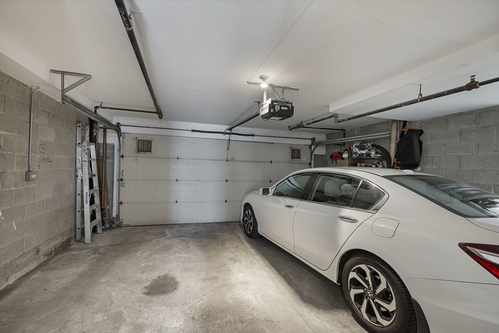 1830 N Winchester Avenue Unit: 105