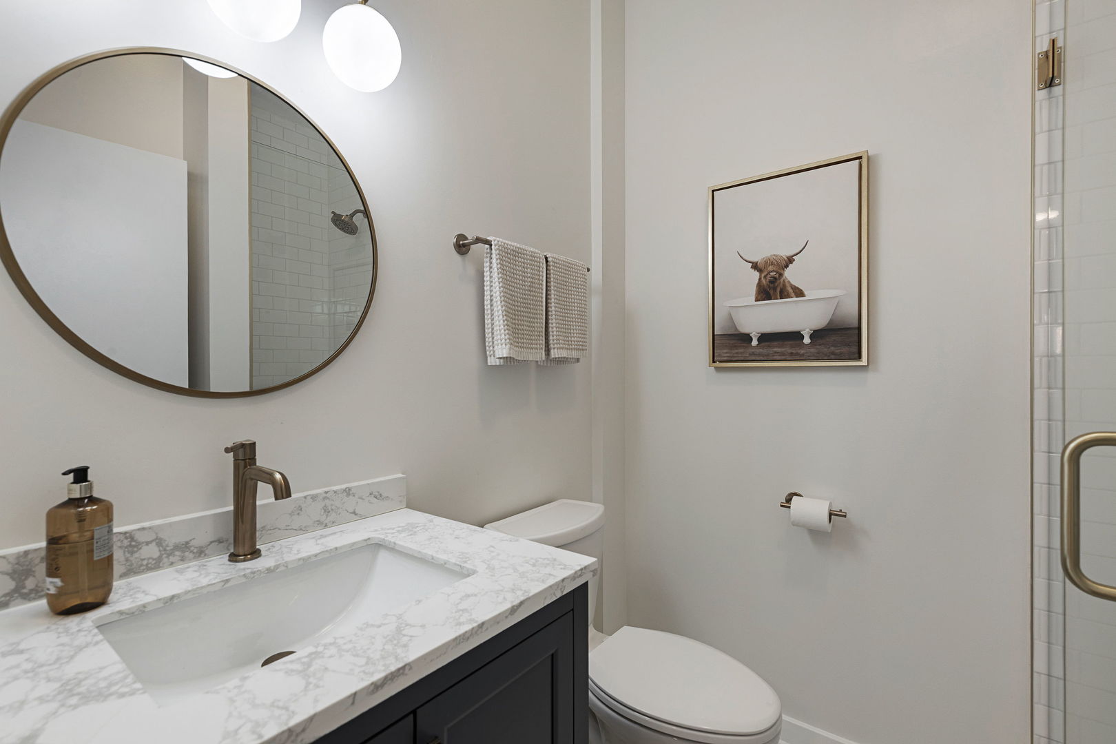 1830 N Winchester Avenue Unit: 105