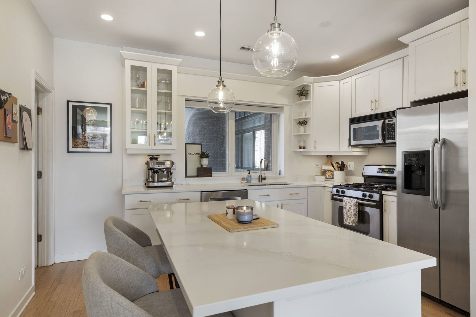 1830 N Winchester Avenue Unit: 105