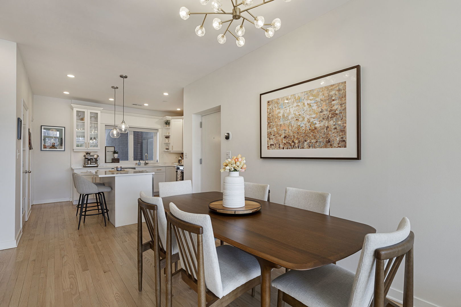 1830 N Winchester Avenue Unit: 105