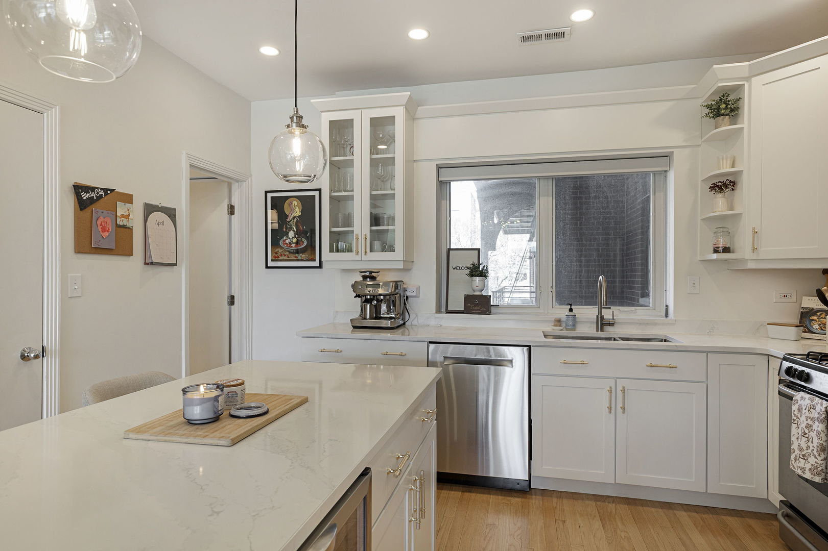 1830 N Winchester Avenue Unit: 105