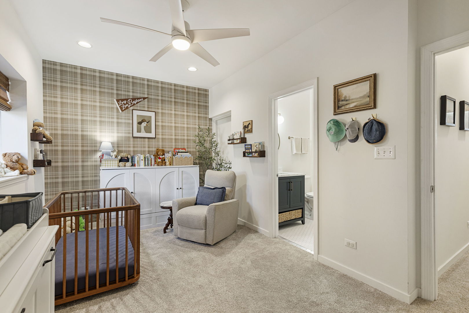 1830 N Winchester Avenue Unit: 105