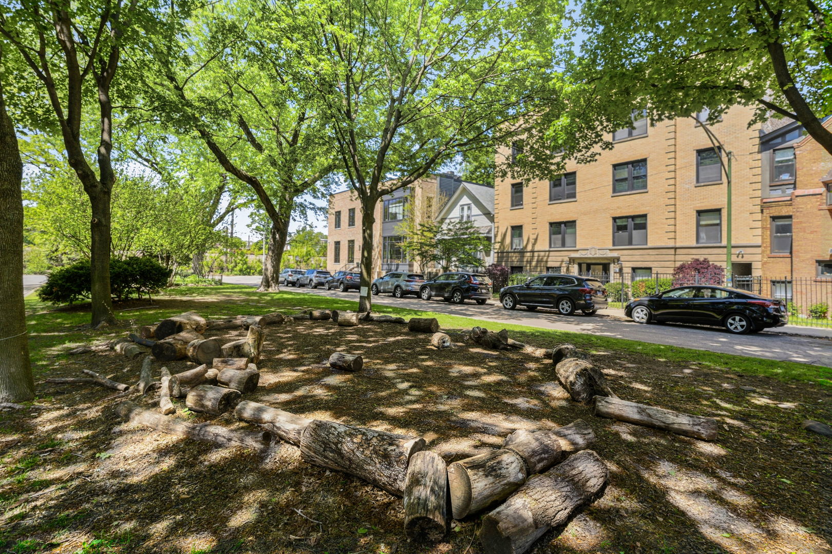 1744 W HENDERSON Street Unit: 2