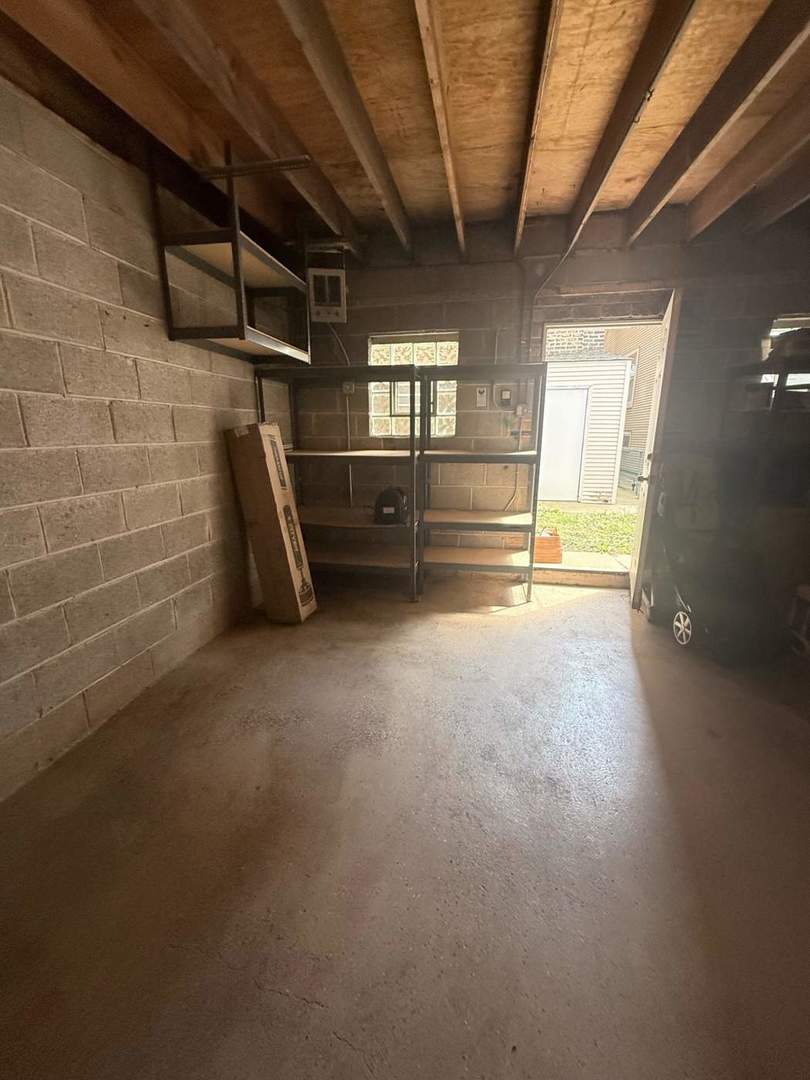 1744 W HENDERSON Street Unit: 2