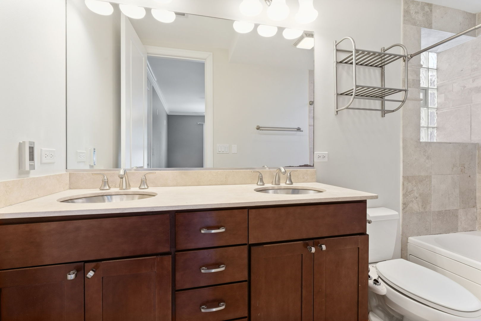 1744 W HENDERSON Street Unit: 2