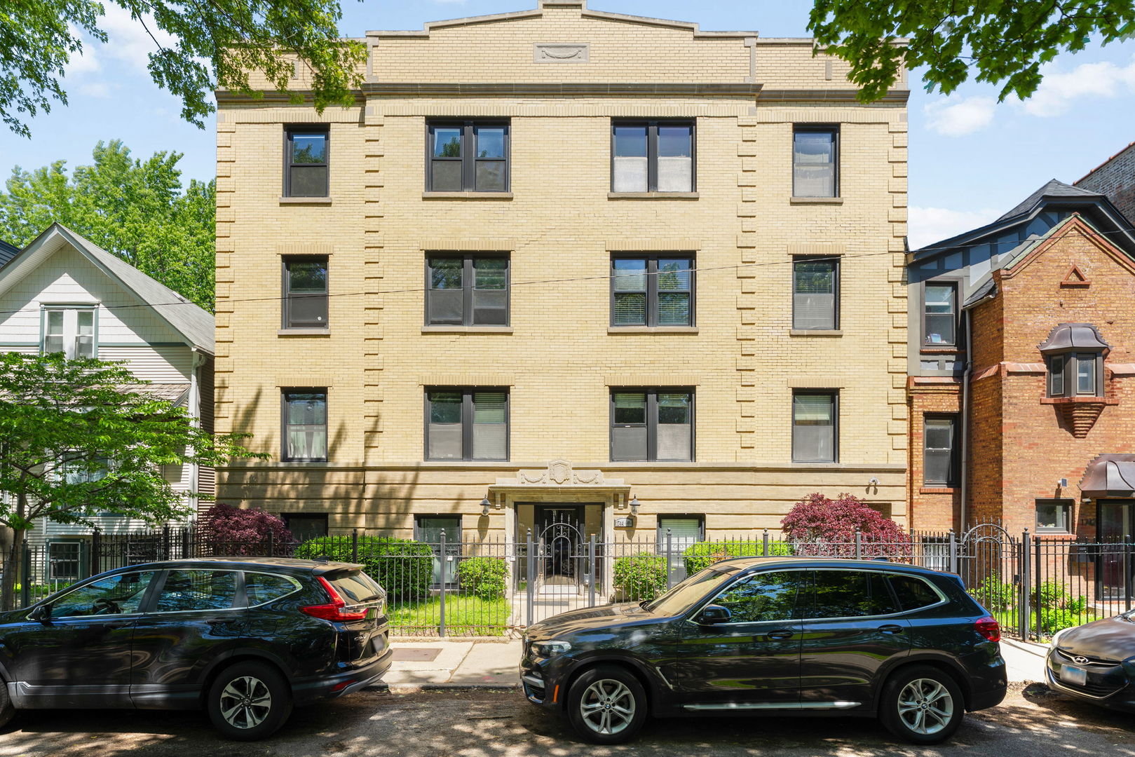 1744 W HENDERSON Street Unit: 2