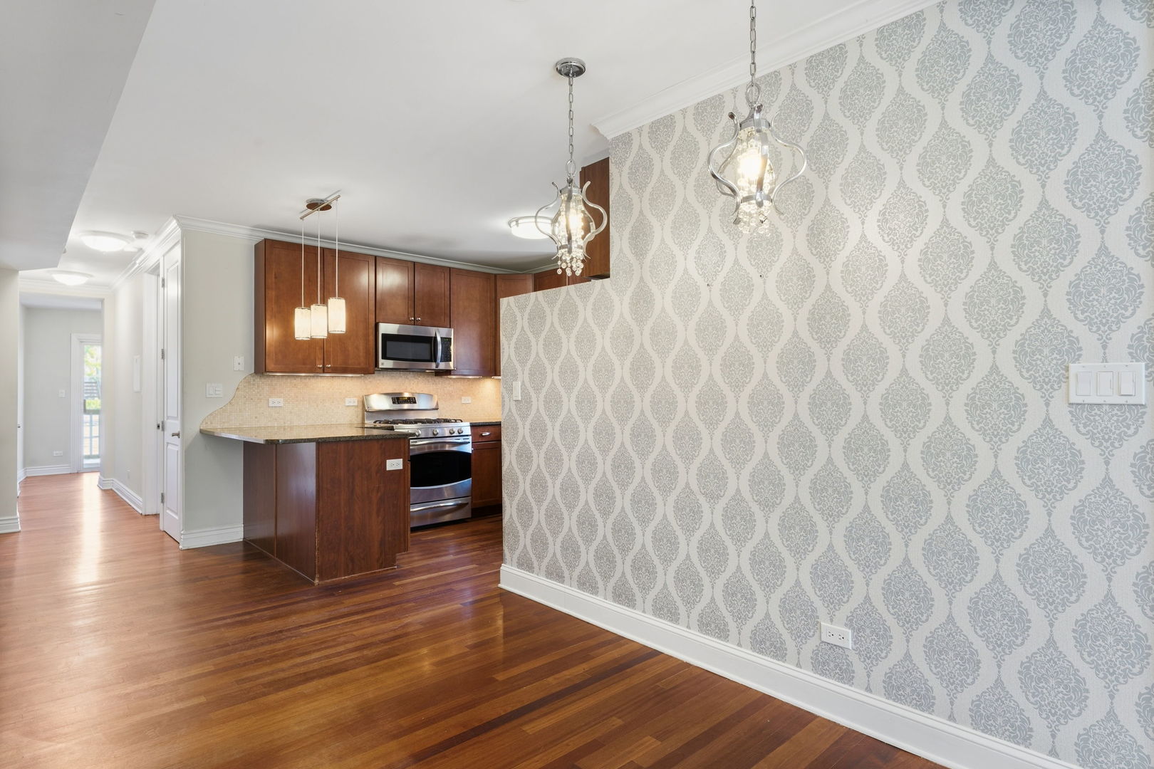 1744 W HENDERSON Street Unit: 2