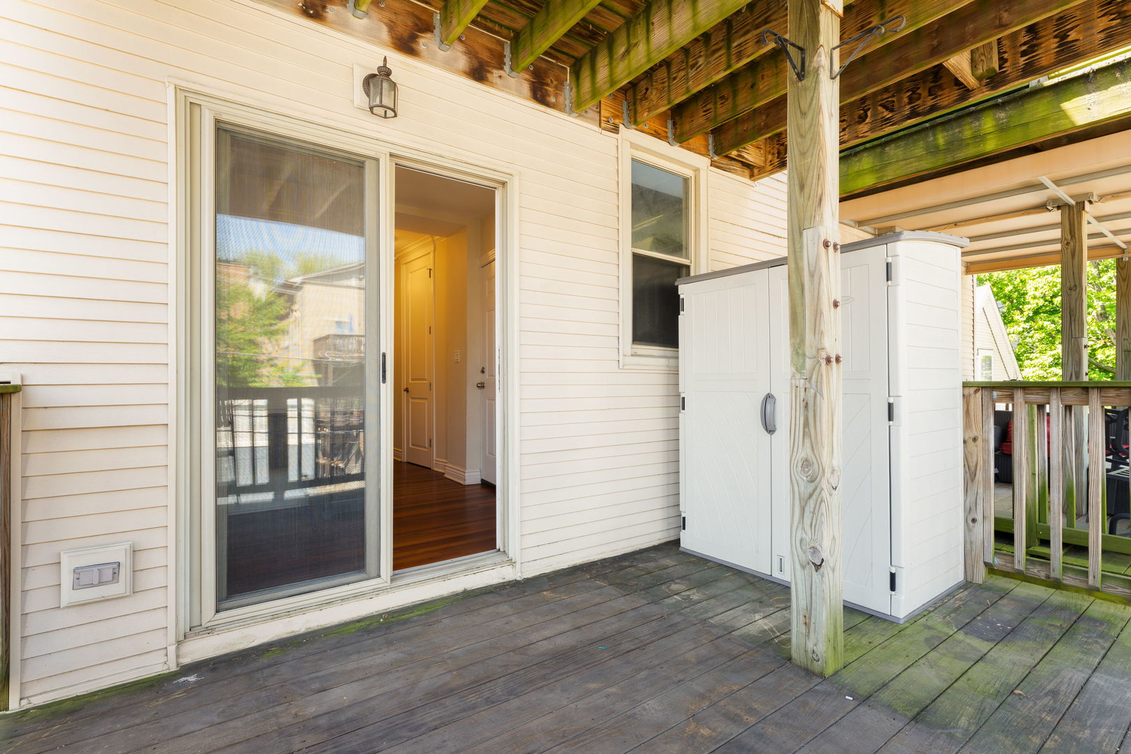 1744 W HENDERSON Street Unit: 2