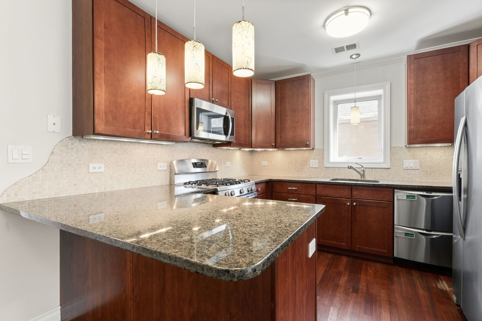 1744 W HENDERSON Street Unit: 2