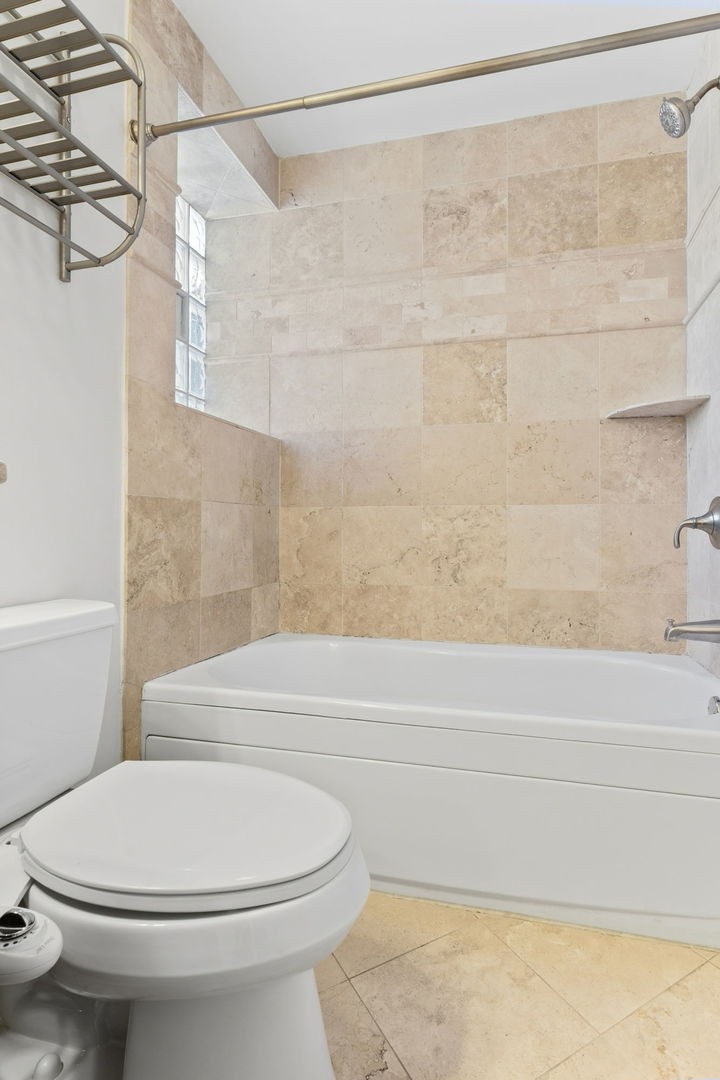1744 W HENDERSON Street Unit: 2