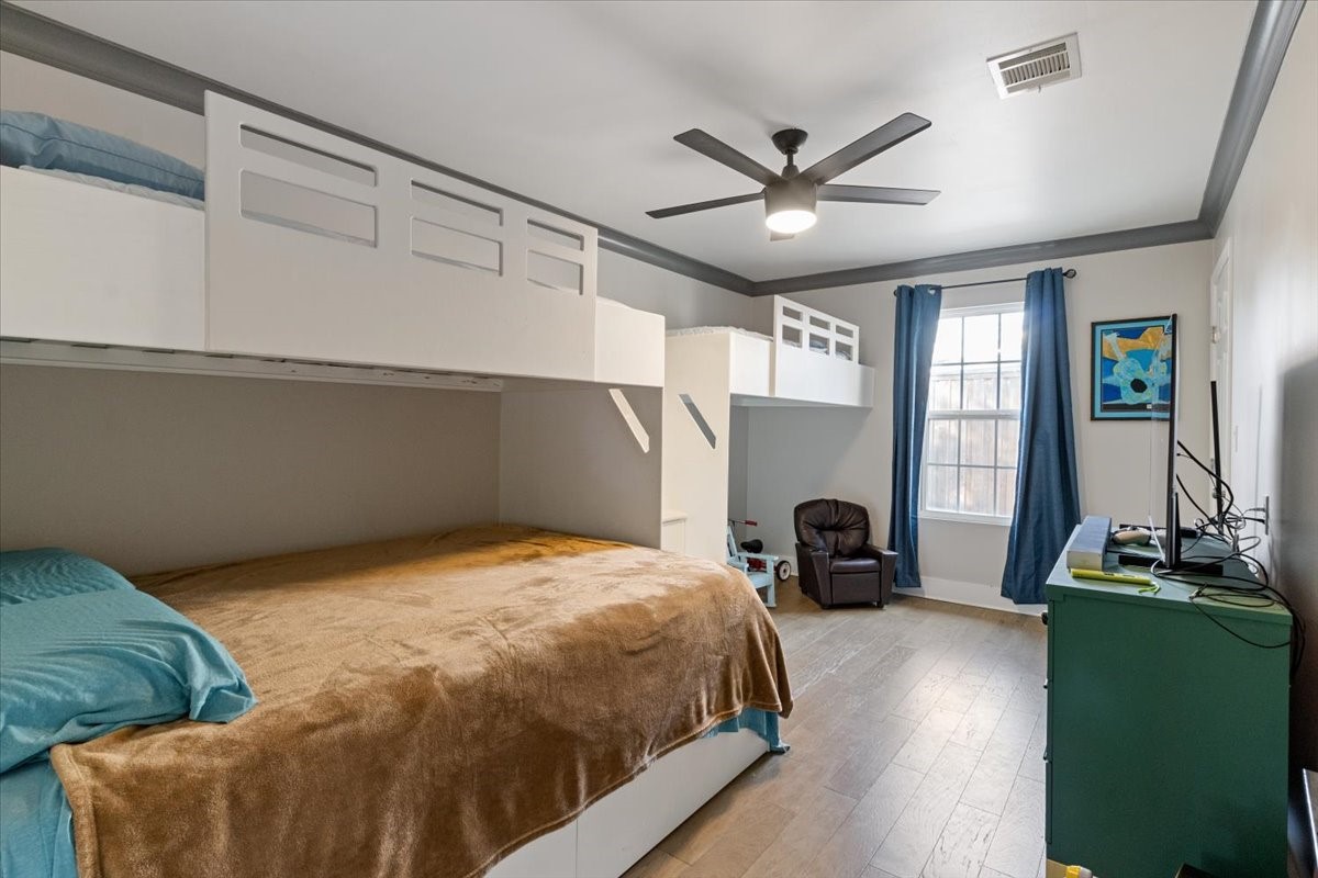 1113 Edwards Court S