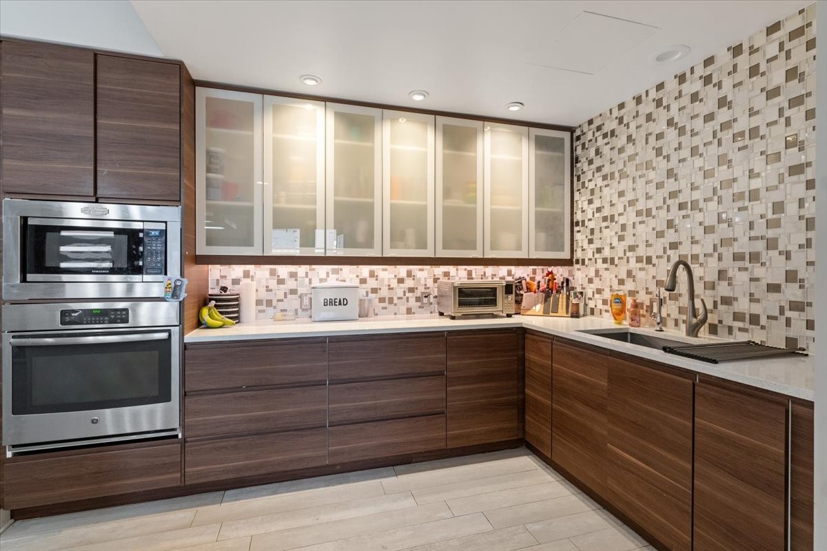 1113 Edwards Court S