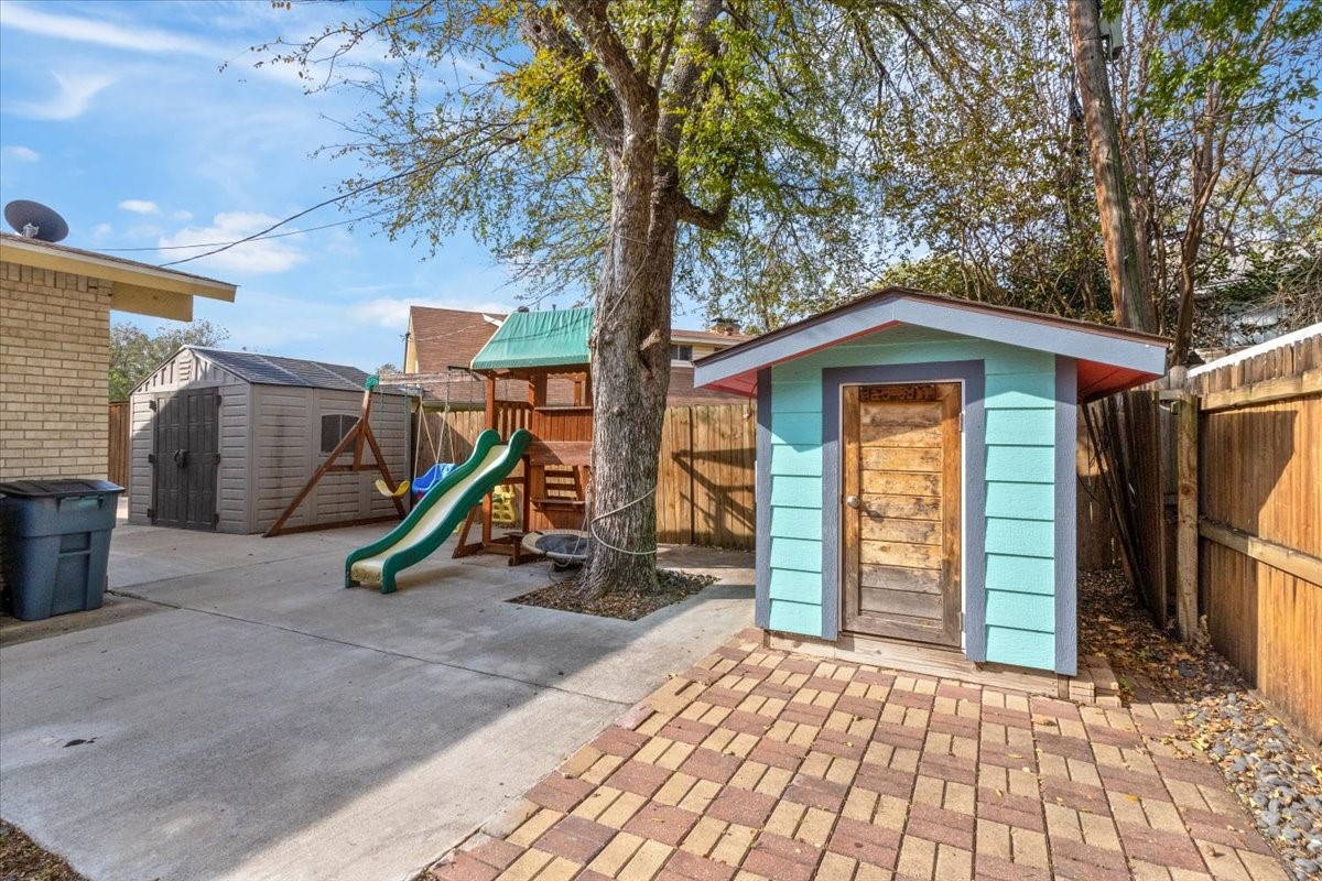 1113 Edwards Court S