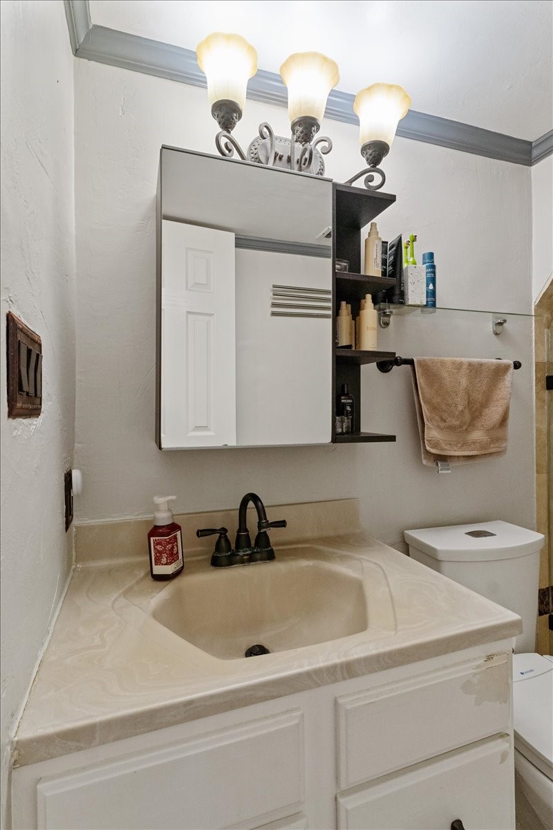 1113 Edwards Court S