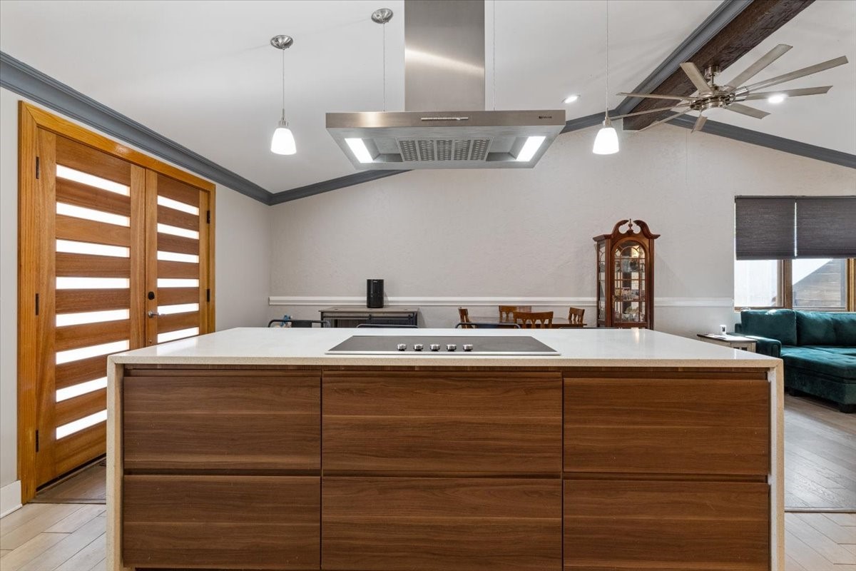 1113 Edwards Court S