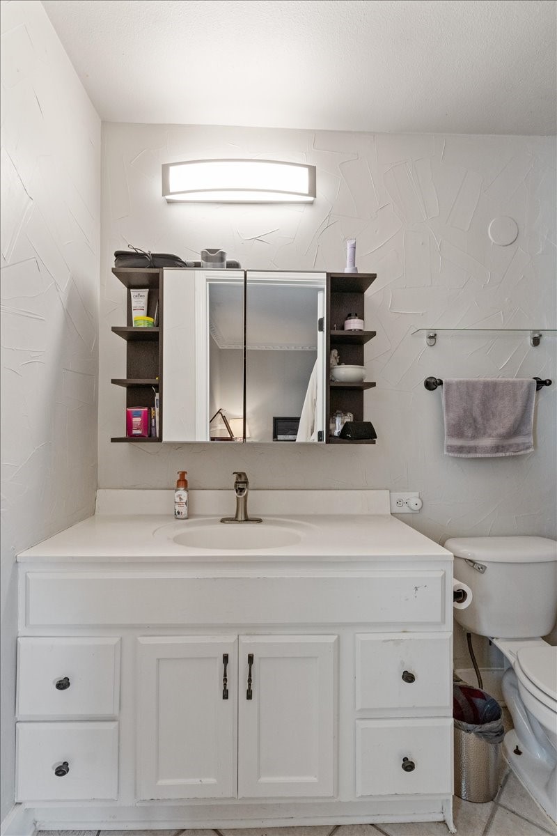 1113 Edwards Court S