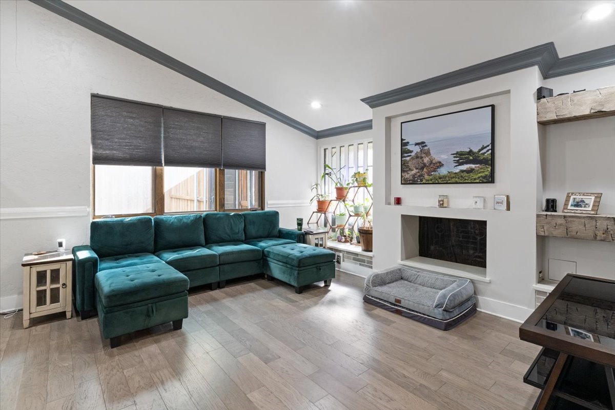 1113 Edwards Court S