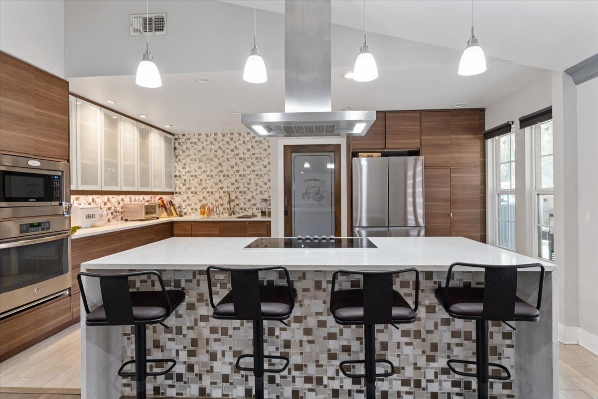 1113 Edwards Court S