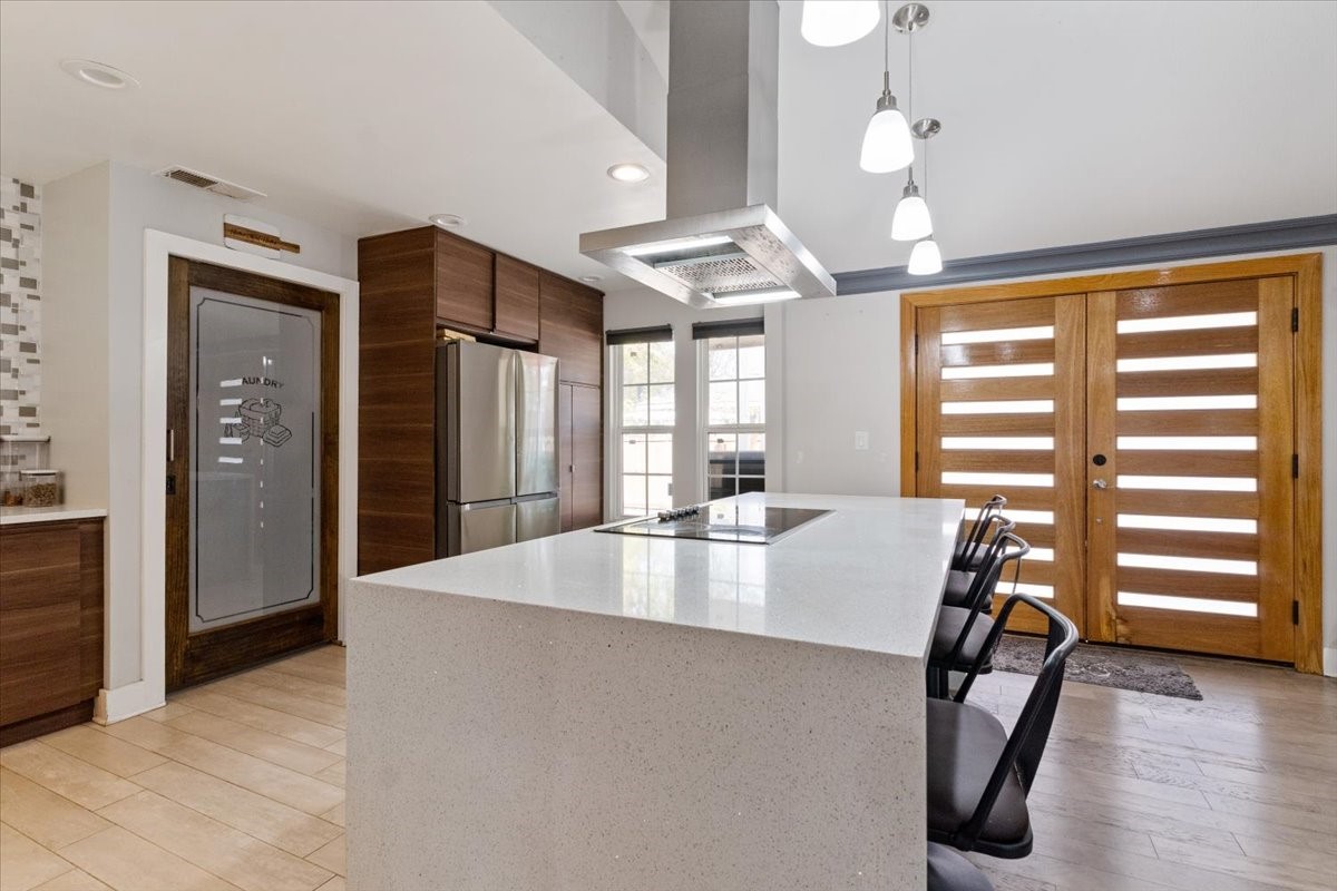 1113 Edwards Court S