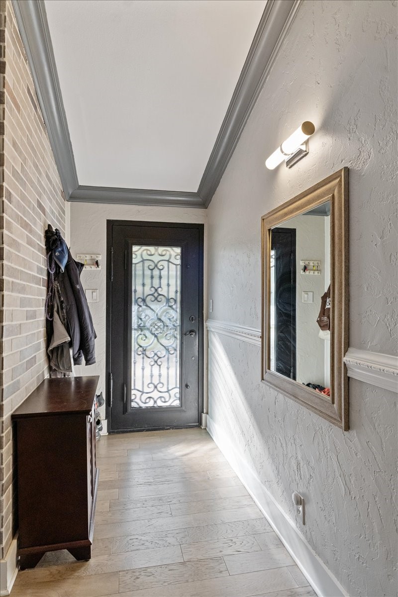 1113 Edwards Court S