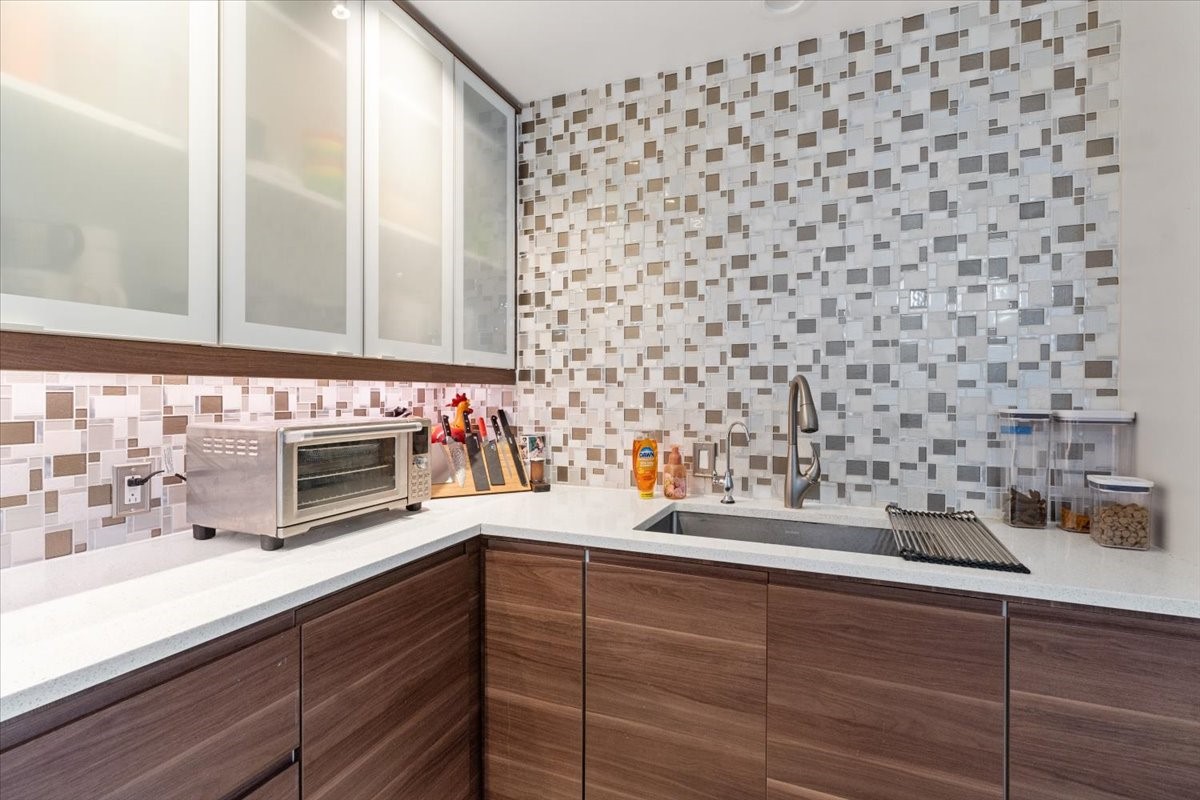 1113 Edwards Court S