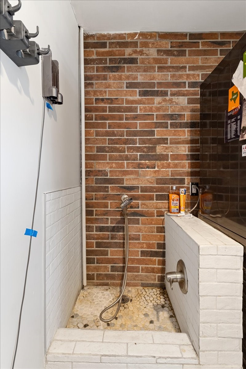 1113 Edwards Court S