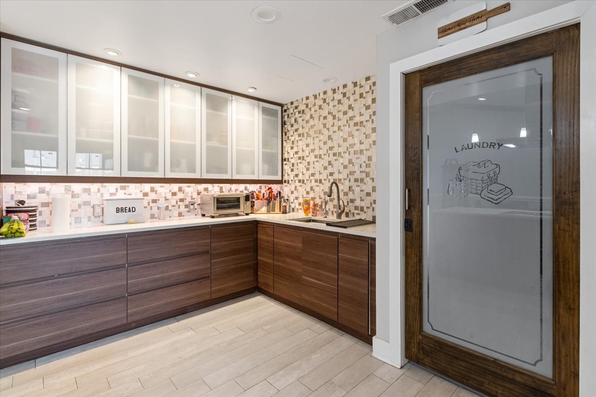 1113 Edwards Court S