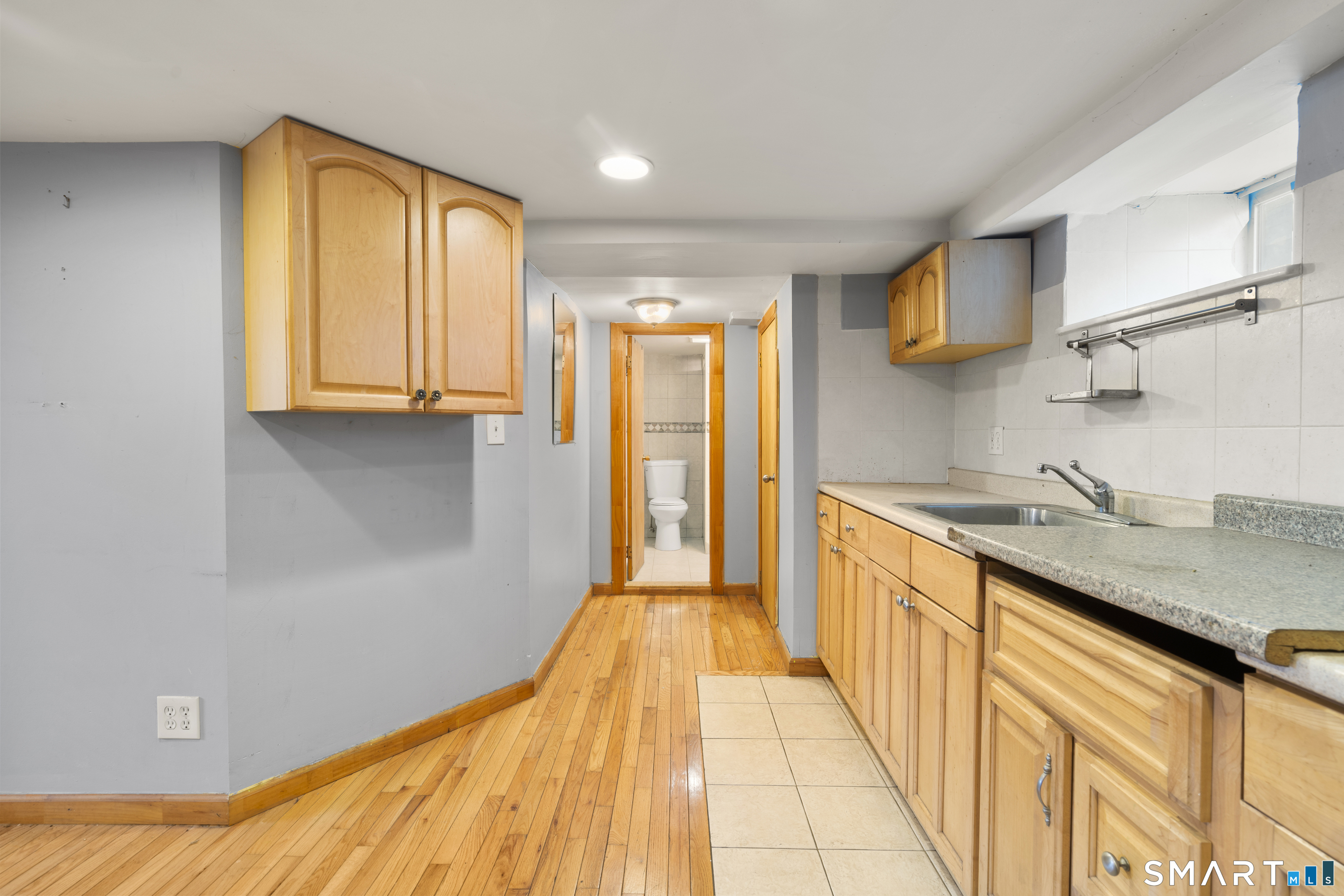112 Colonial Road