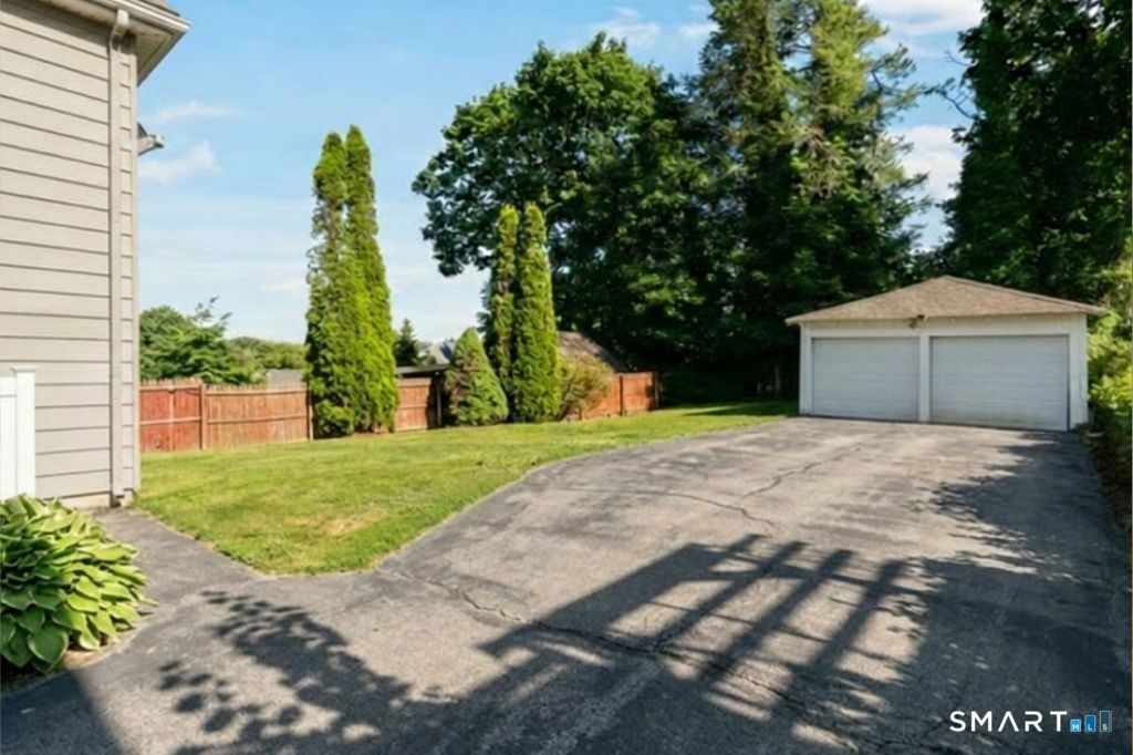 112 Colonial Road