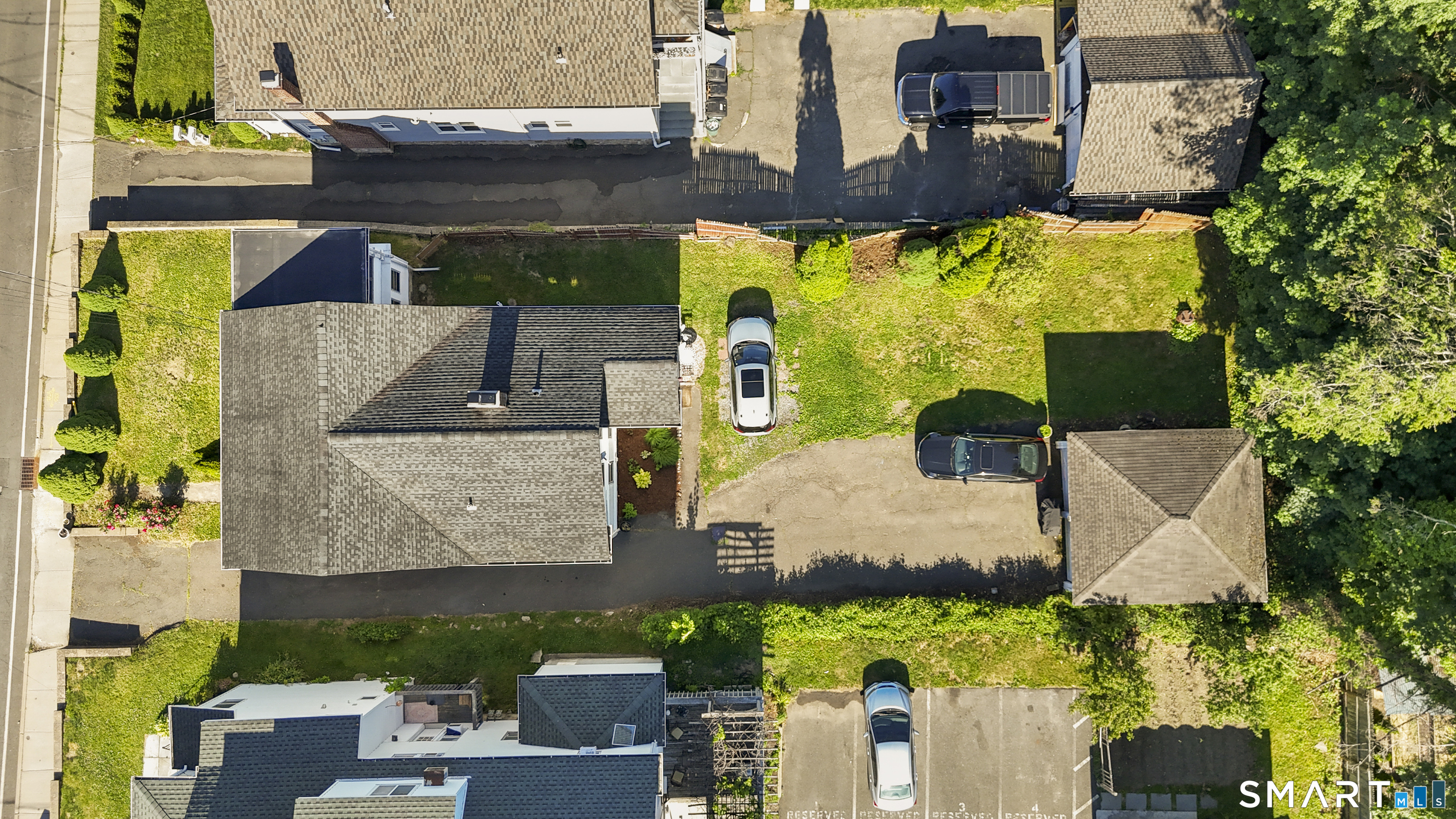 112 Colonial Road
