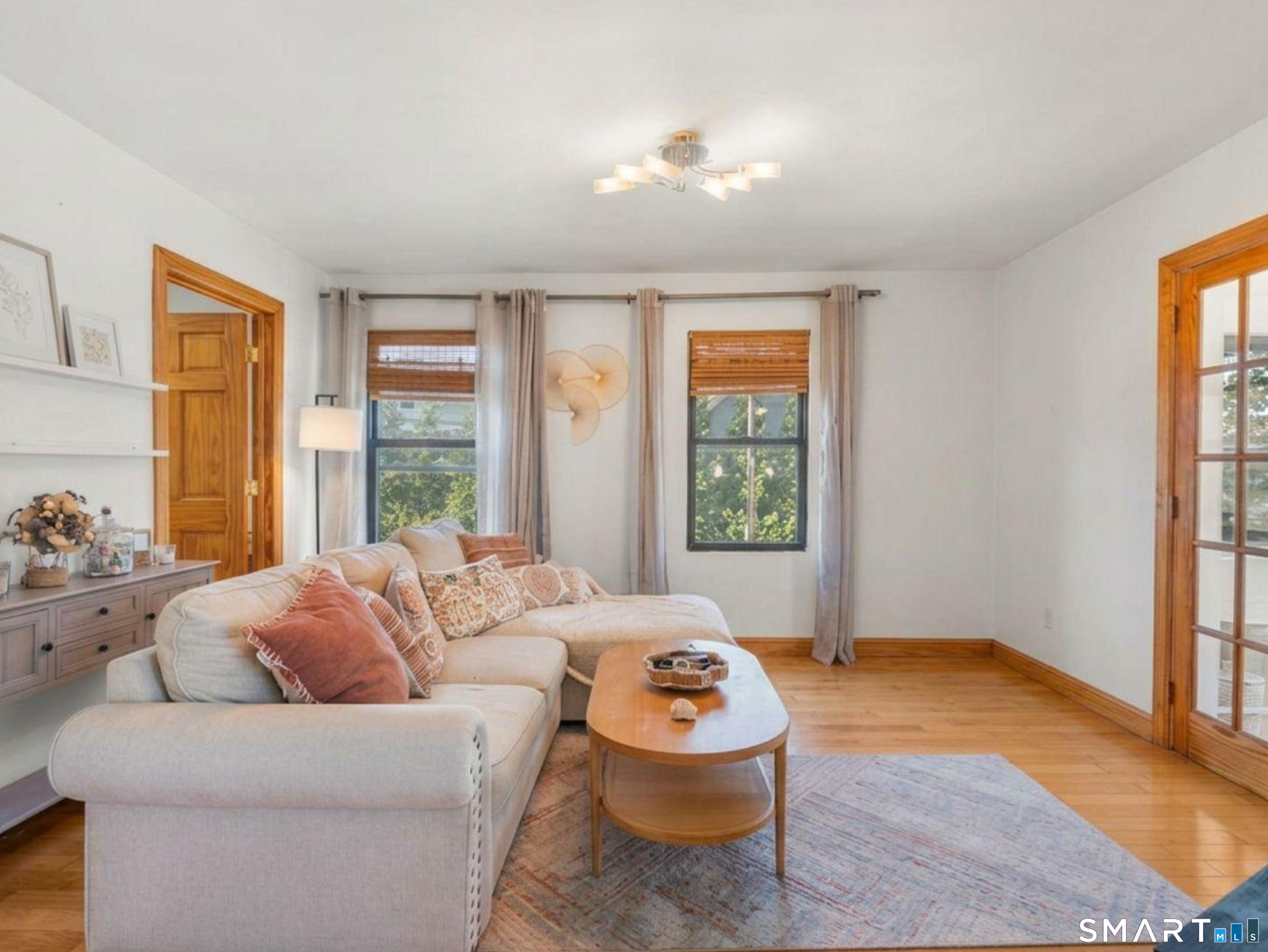 112 Colonial Road