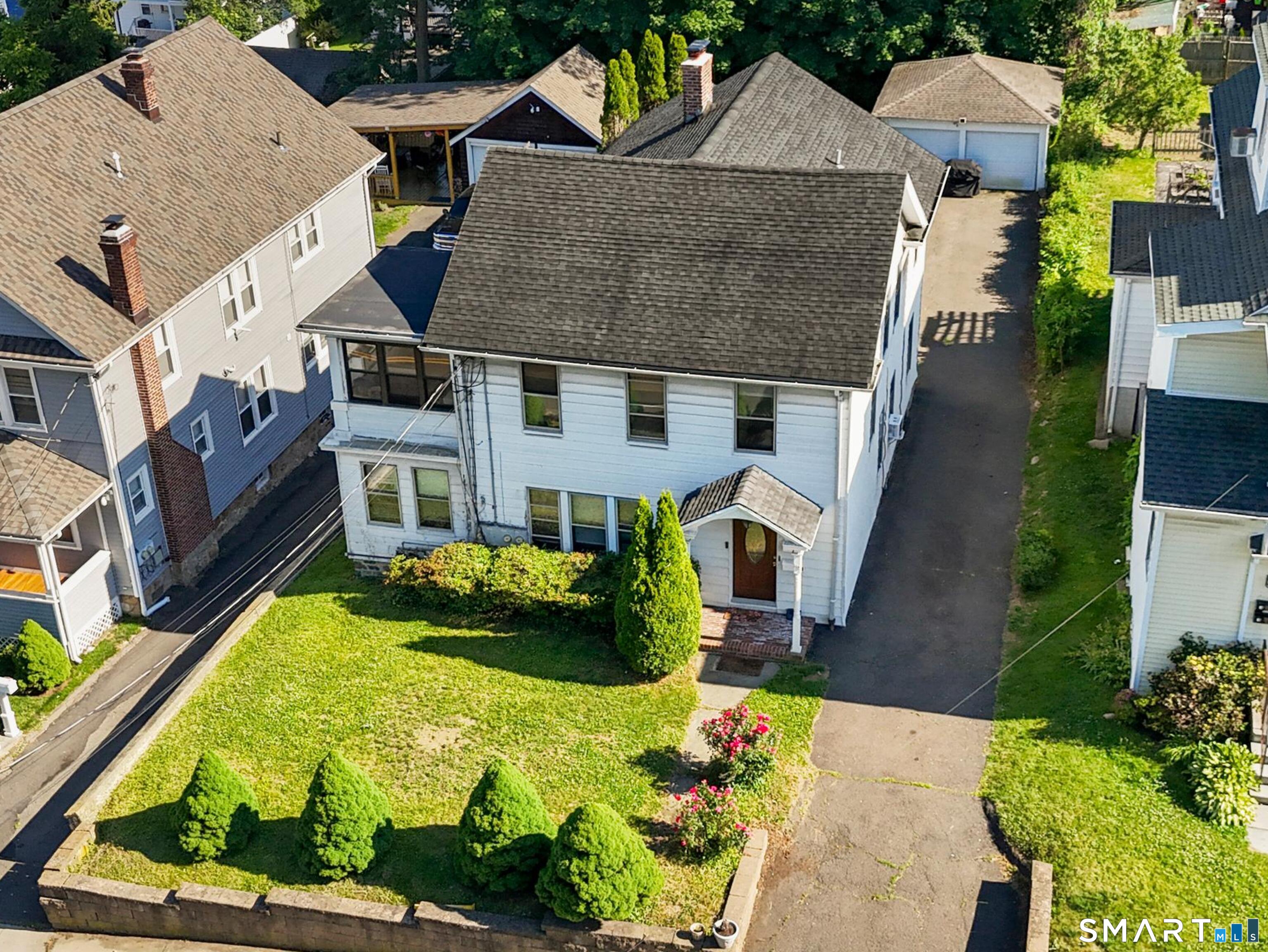 112 Colonial Road