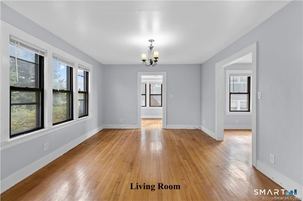 112 Colonial Road