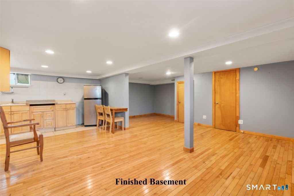 112 Colonial Road