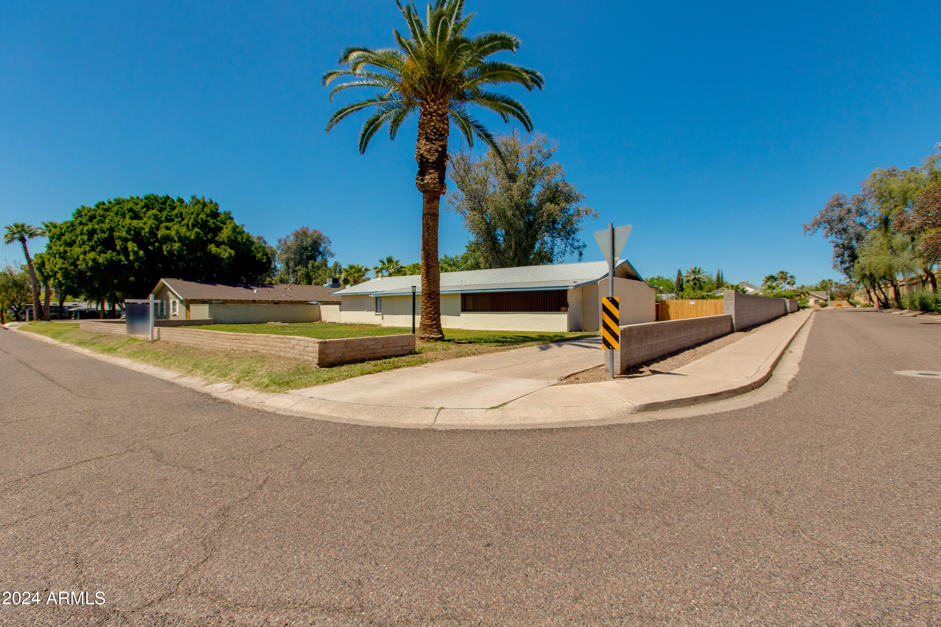 1730 E ROSE Lane