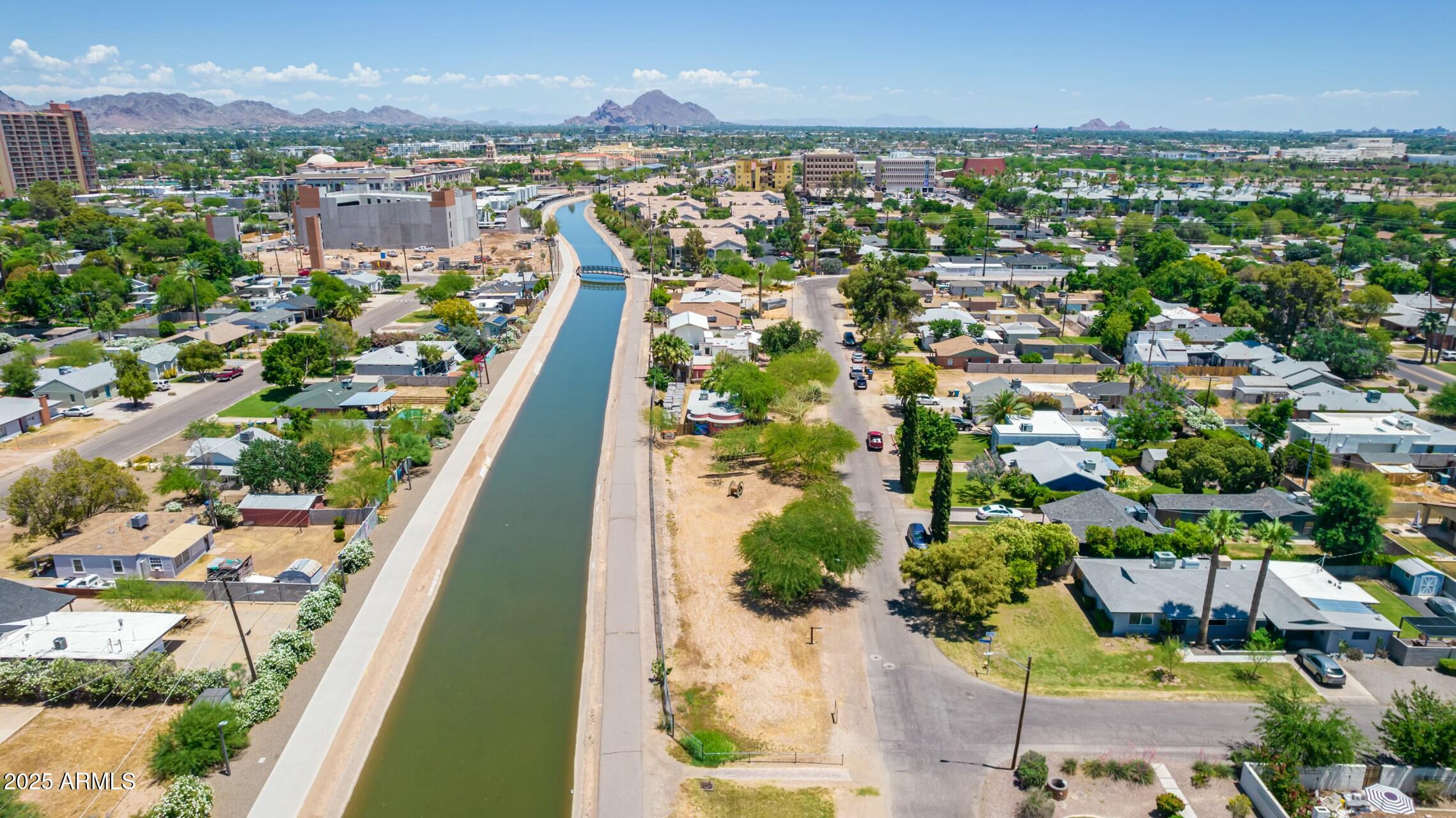 330 W MINNEZONA Avenue