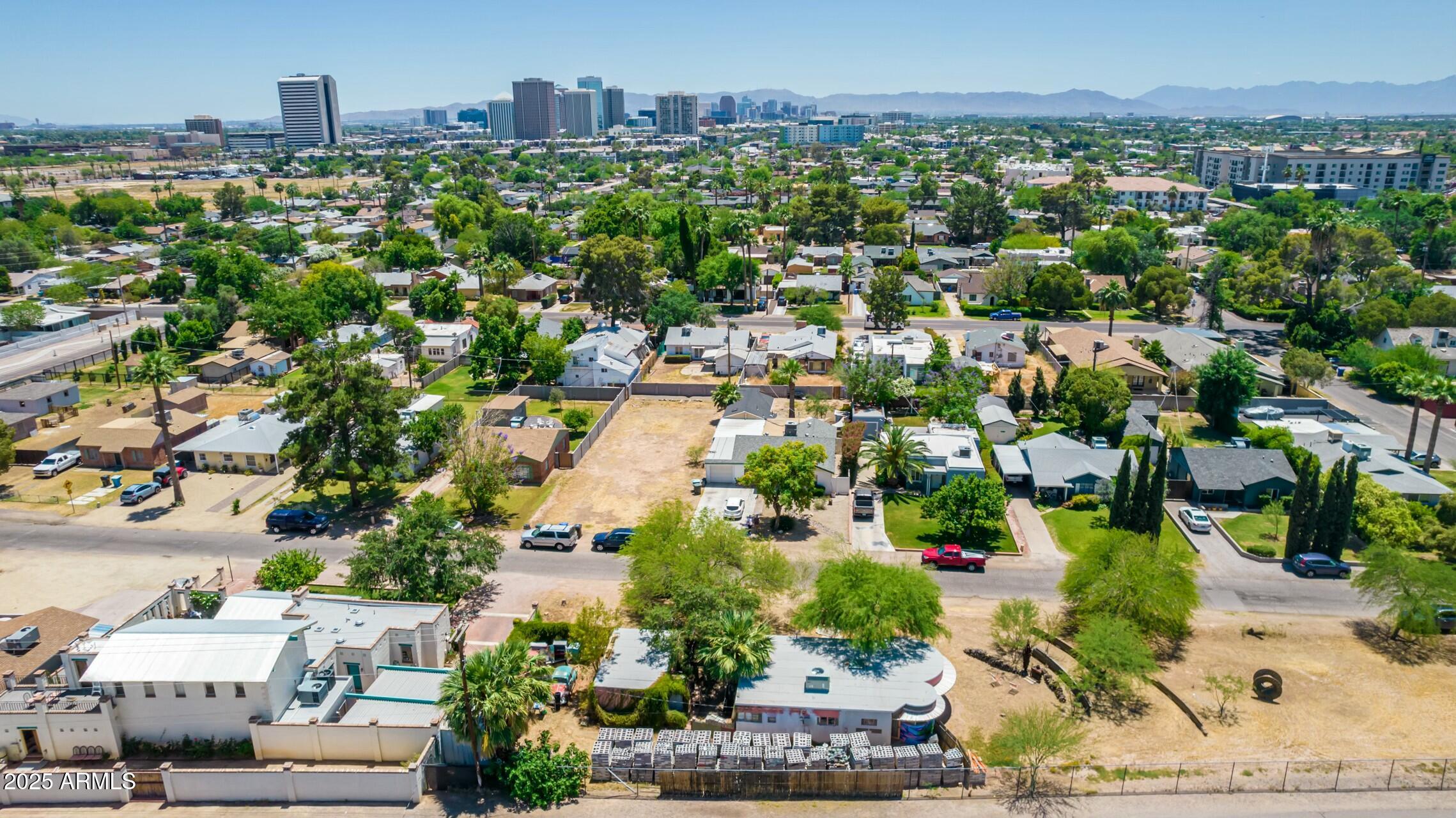 330 W MINNEZONA Avenue