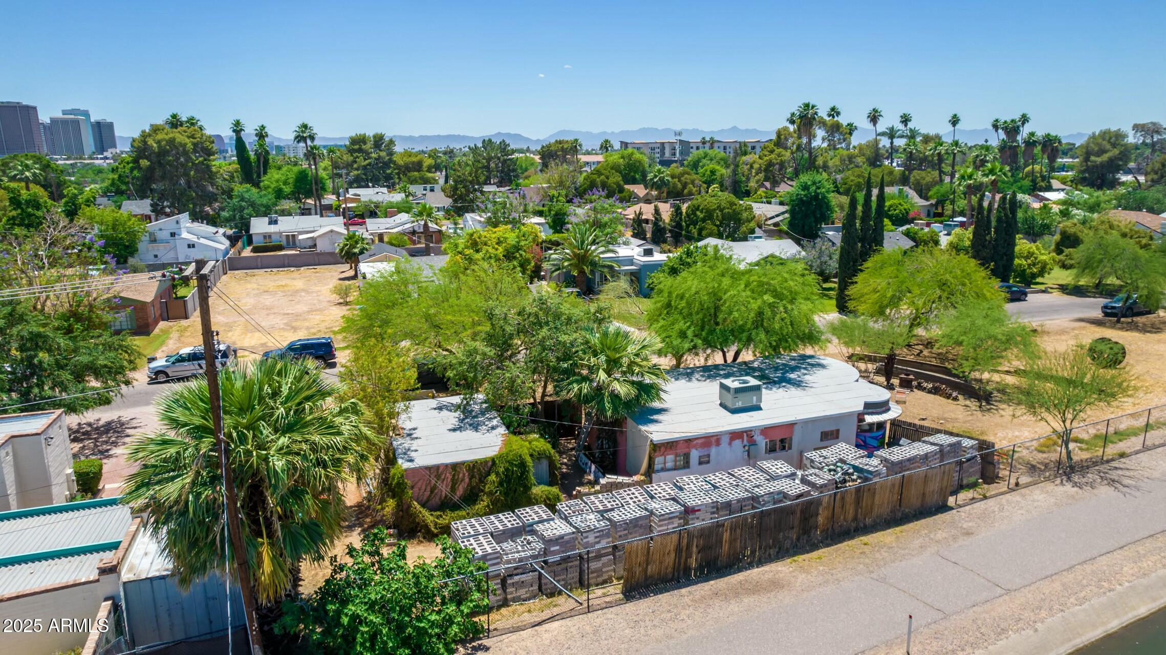 330 W MINNEZONA Avenue