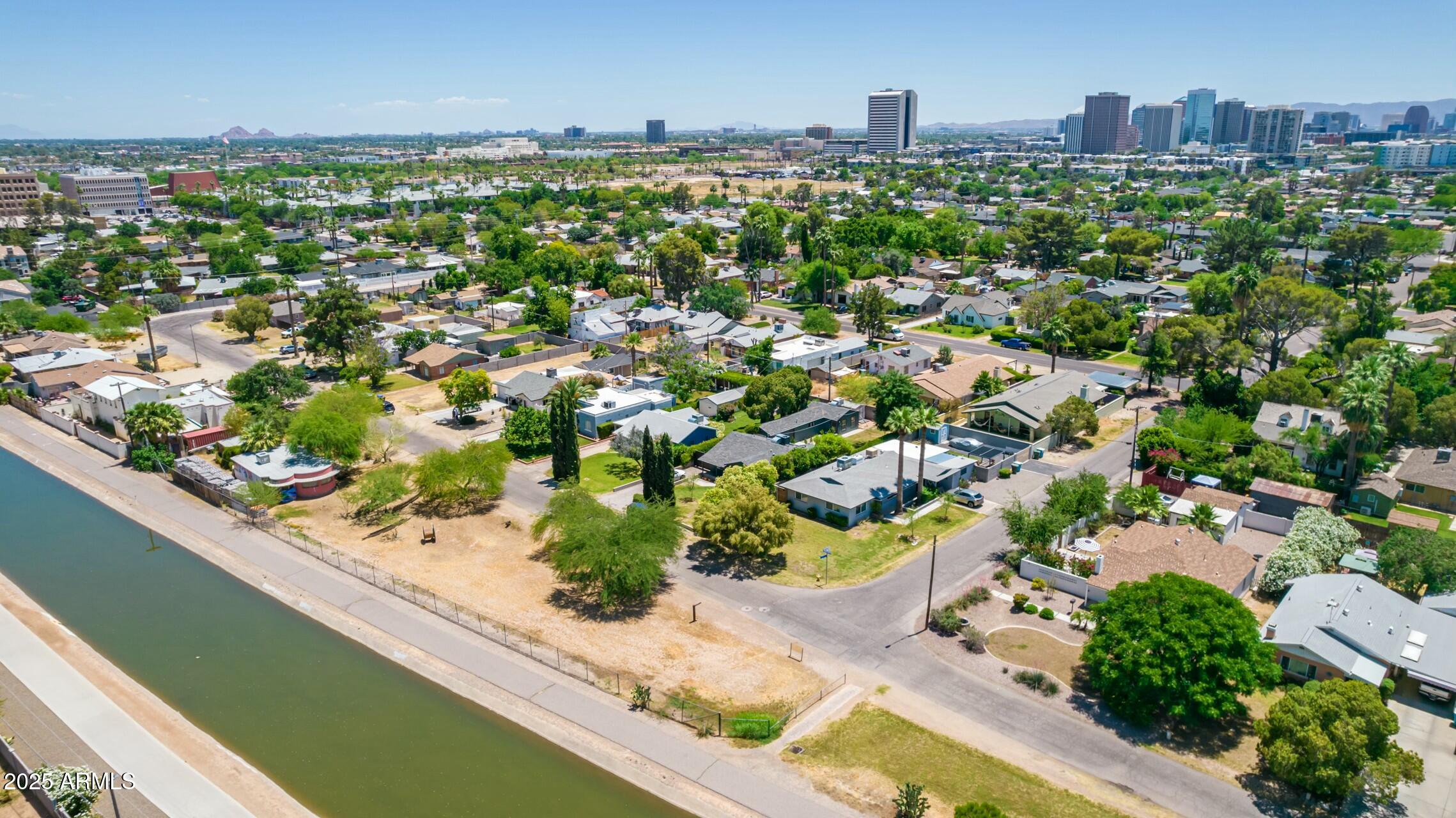 330 W MINNEZONA Avenue