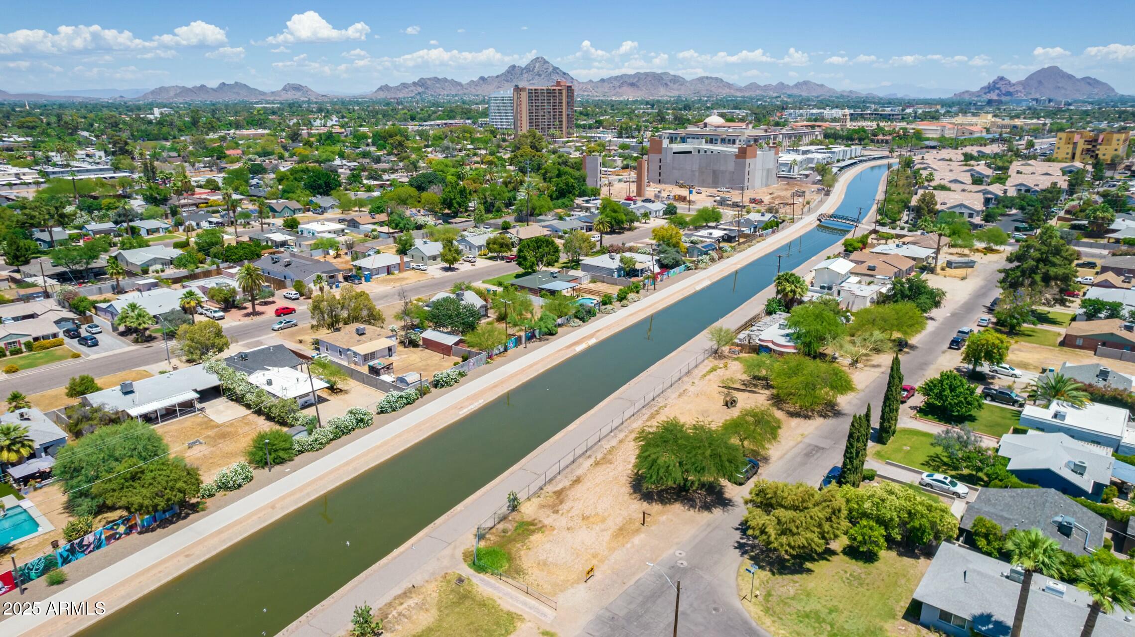 330 W MINNEZONA Avenue